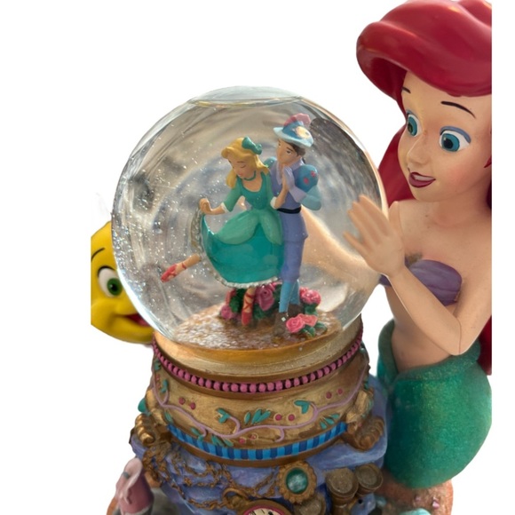 Disney Ariel and Flounder under the sea musical snow globe - Picture 5 of 10